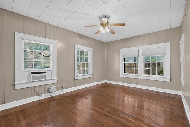 Building Photo - 4211 Avenue B
