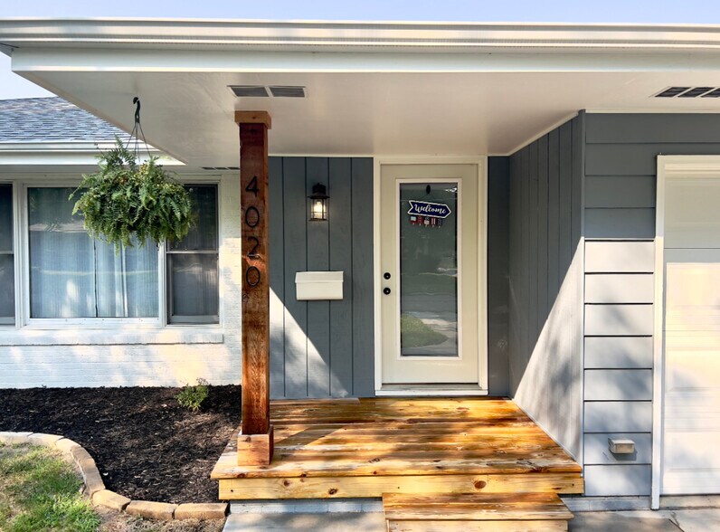 Entryway - 4020 30th St