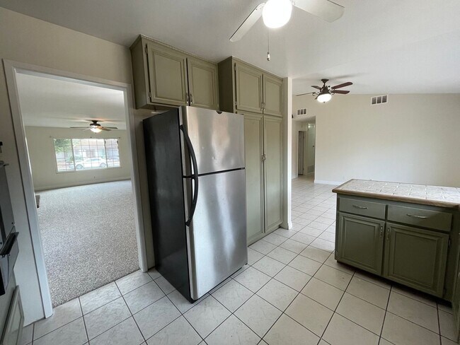 Building Photo - Summerfield Estates Home in Poway.  3/2, 2...