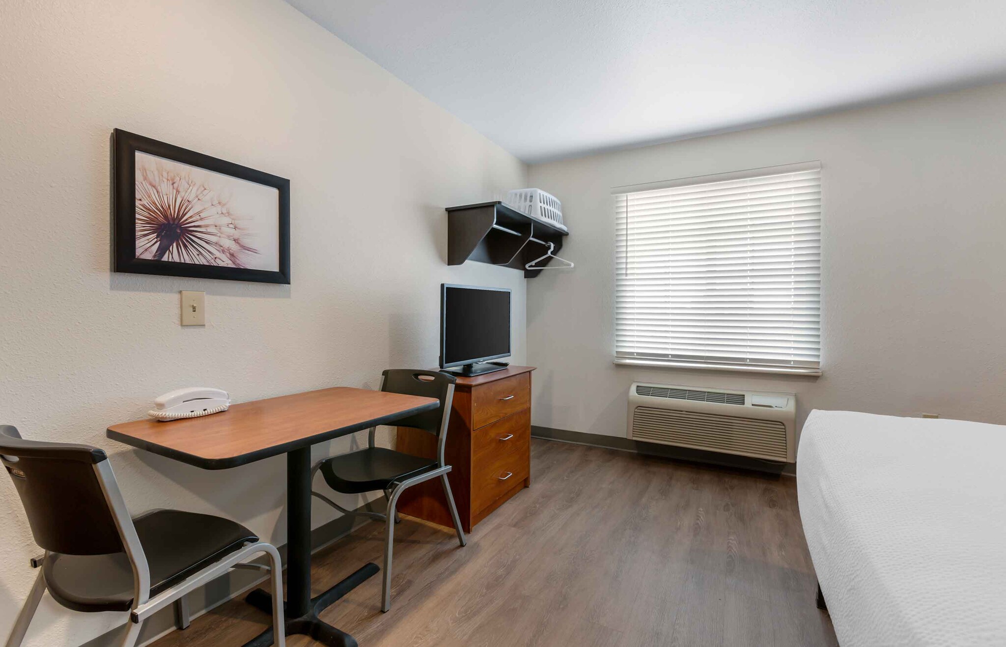 Building Photo - Furnished Studio-El Paso - East