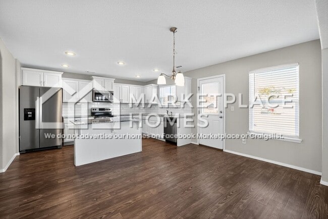 Building Photo - 904 SW Loudon Dr