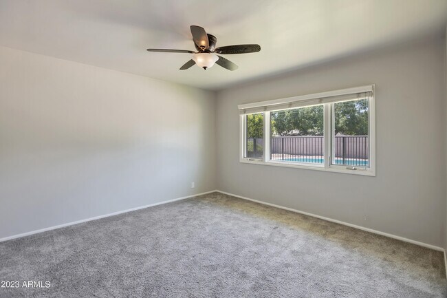 Building Photo - 6035 E Calle Del Paisano