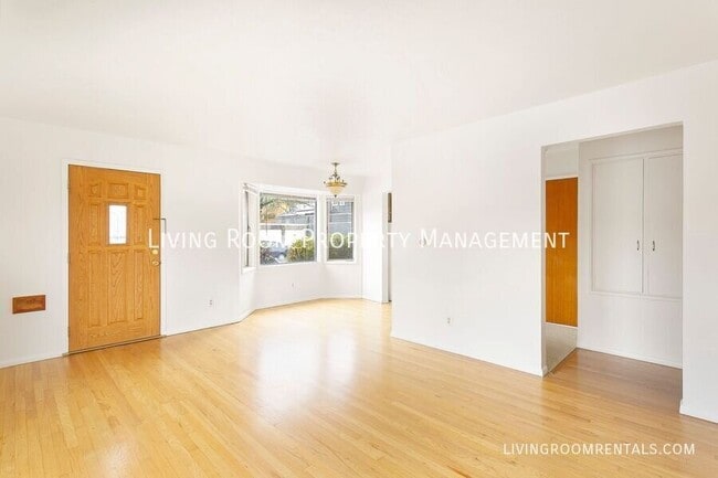 Building Photo - 1535 NE 19th Ave