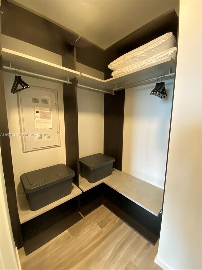 Building Photo - 801 S Miami Ave