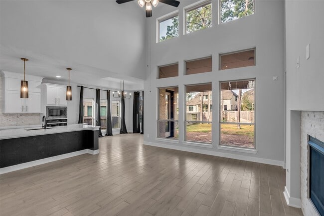 Building Photo - 215 Flower Moon Ct