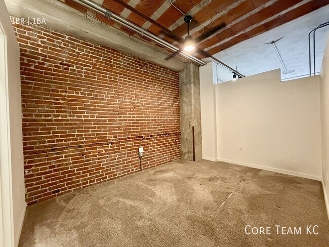 Building Photo - 204 Walnut St