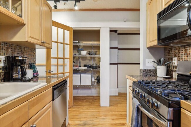 Building Photo - 3006 W 44th St