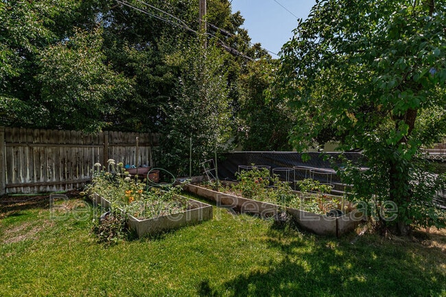 Building Photo - 618 Davidson Dr