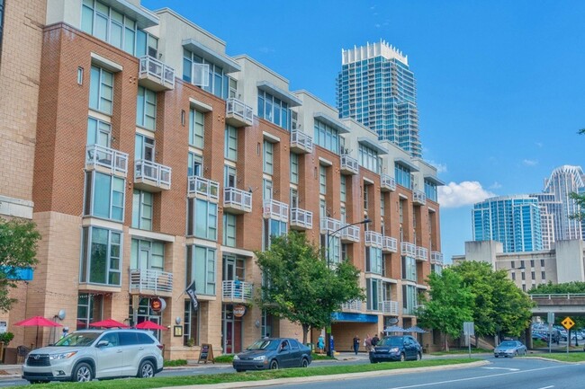 Building Photo - Great One Bedrooom in the Gateway Lofts!