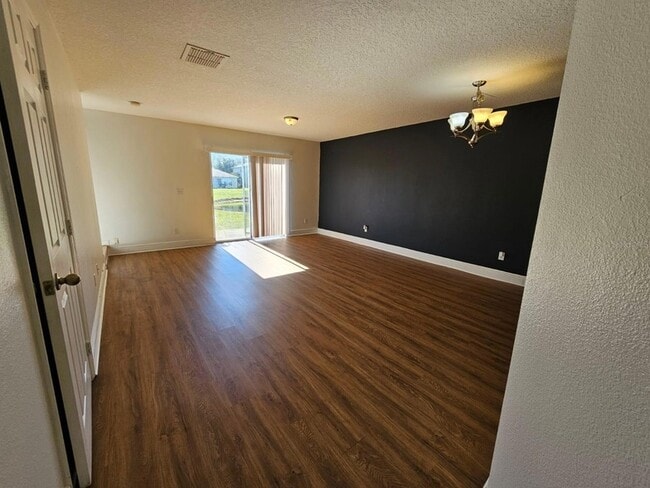 Building Photo - 608 Cresting Oak Cir