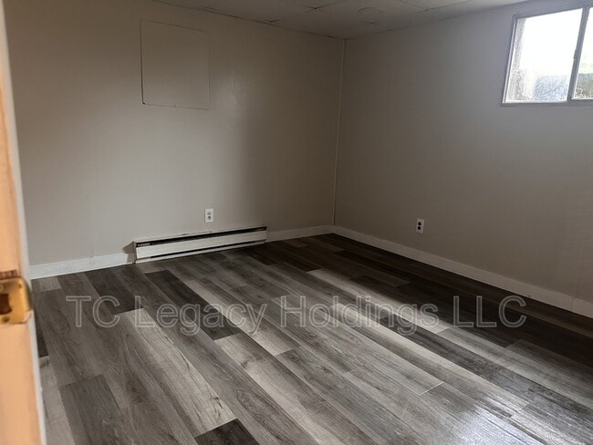 Building Photo - 388 Broaddus Ave