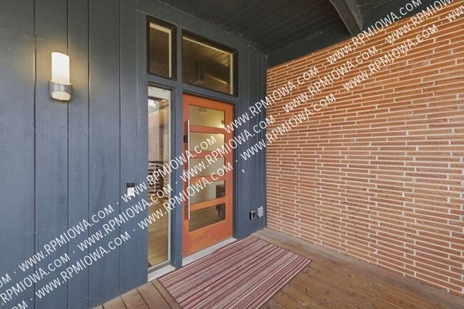 Building Photo - 3135 SW 23rd St