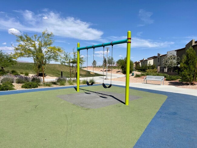 Building Photo - AMAZING GATED 3 BED 2.5 BATH 2 CAR GARAGE !