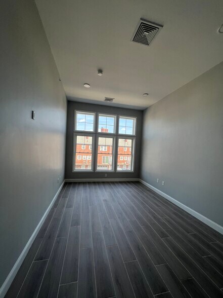 Building Photo - 55 Brighton St