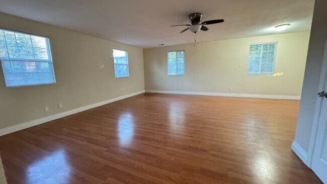 Building Photo - 7610 Miller Ave