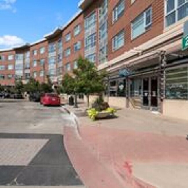 Building Photo - Central Park HOUSE for rent! 2 BLOCKS TO STANLEY MARKETPLACE