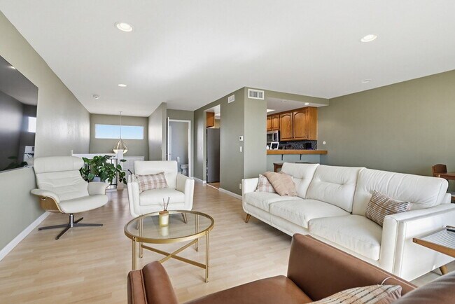 Building Photo - Welcome to this beautiful 1,042 sq. ft. condo offering modern comfort in a prime location!
