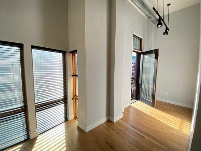 Building Photo - 338 Grove St