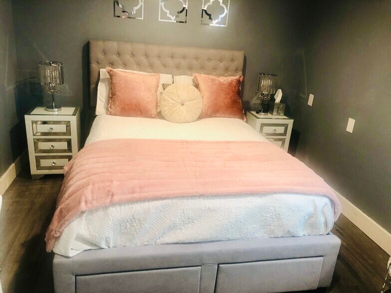 Building Photo - 1013 9th Ave