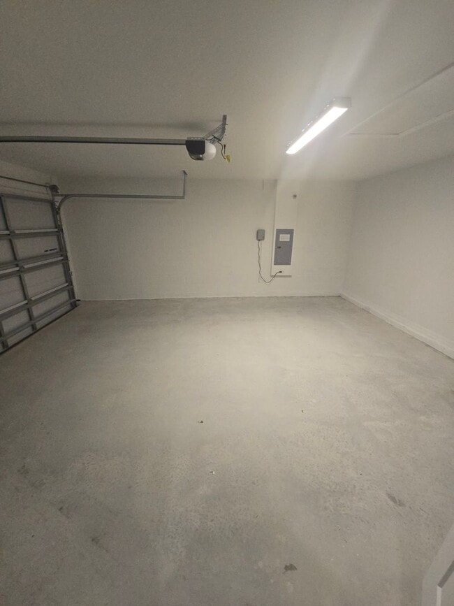 Building Photo - 4 bed 2 bath new construction home