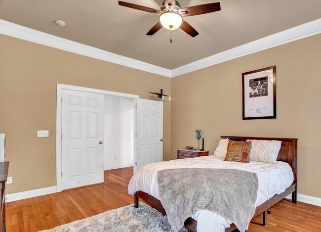 Building Photo - Sophisticated Space Designed for Comfort