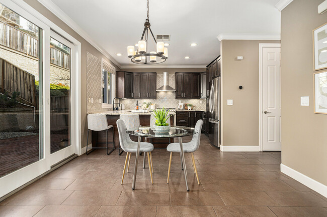 Building Photo - 203 Seacliff Way
