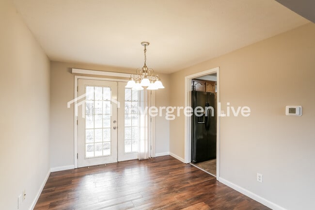 Building Photo - 3411 Quaker Rd