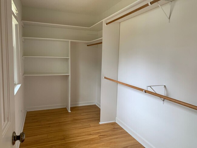 Building Photo - Spacious 4 Bed | 3 Bath Split Level Home i...