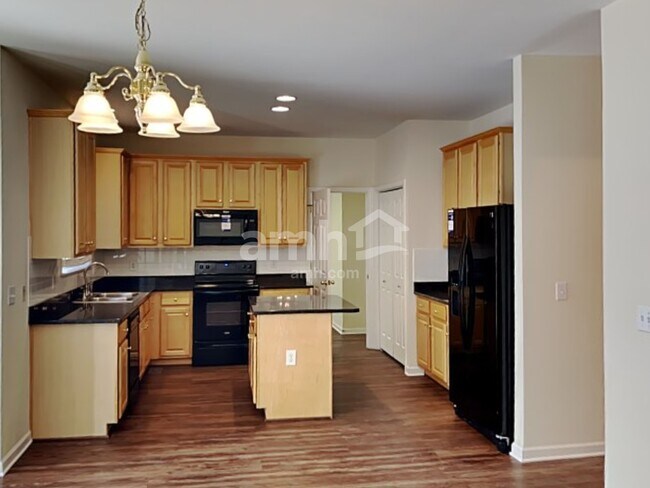 Building Photo - 420 Laurel Hills Dr