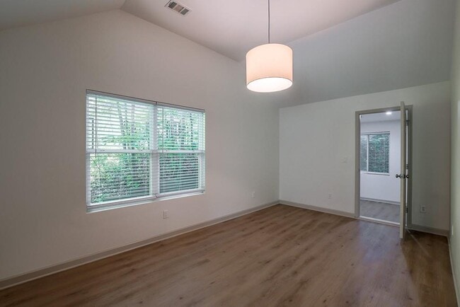 Building Photo - 70 Gardenia Dr NW