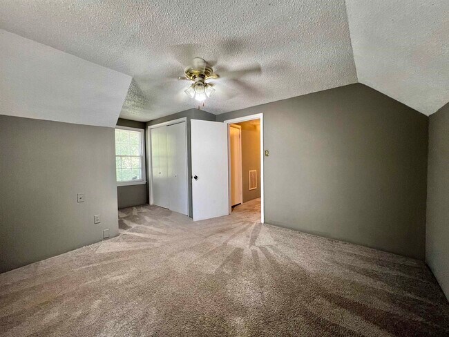 Building Photo - 4045 MICHAEL Dr