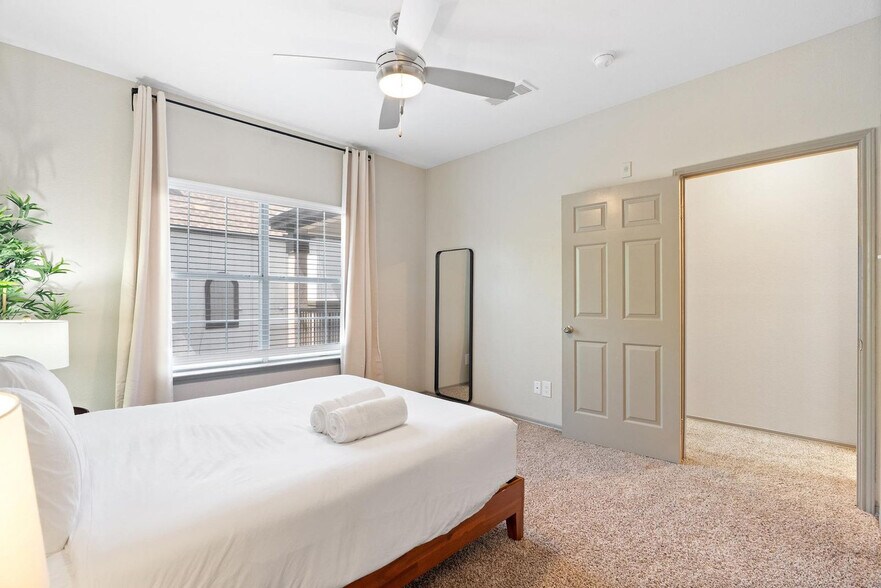 Building Photo - 12100 Metric Blvd