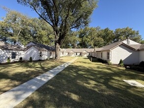 Building Photo - 940 N Hollywood St