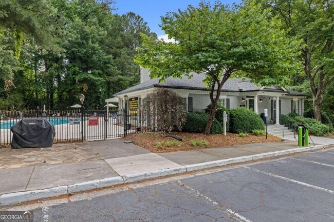 Building Photo - 4313 Pine Heights Dr NE