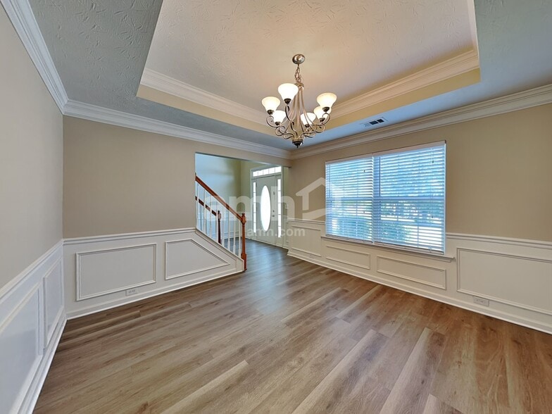 Building Photo - 332 Sunderland Way