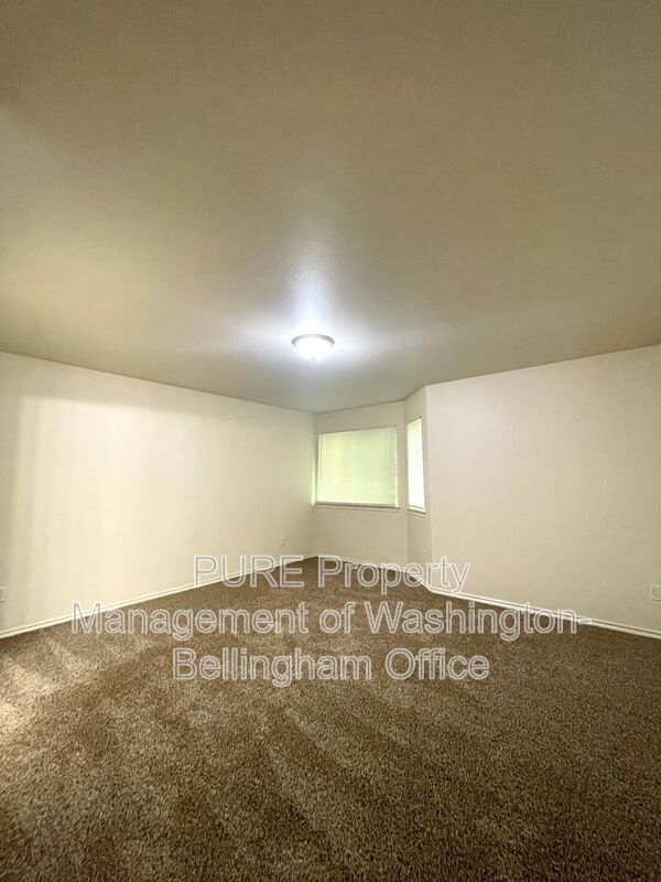 Building Photo - 901 Orchid Pl