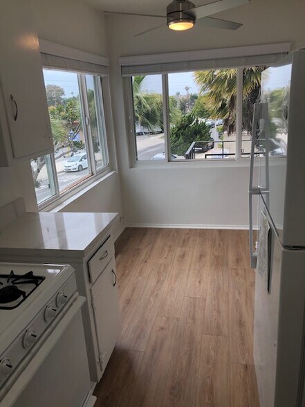 Building Photo - 8428 Gulana Ave