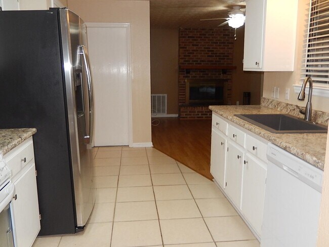 Building Photo - 4321 Snoopy Ln