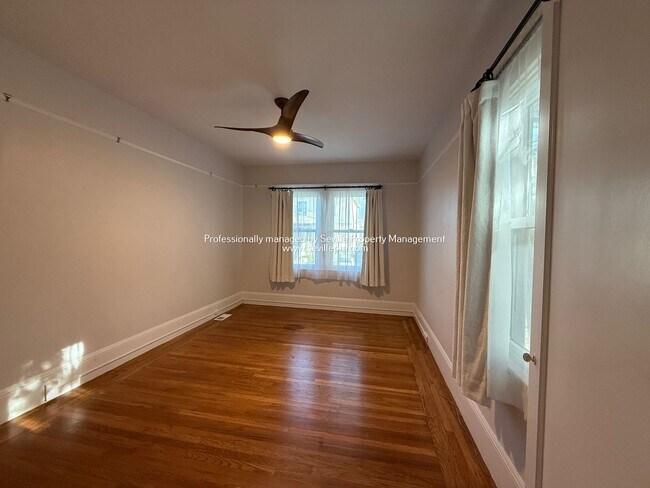 Building Photo - Charming 1920s Alameda East End  2BR+ / 1B...