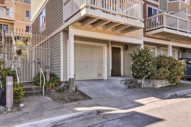 Building Photo - 800 Innes Ave