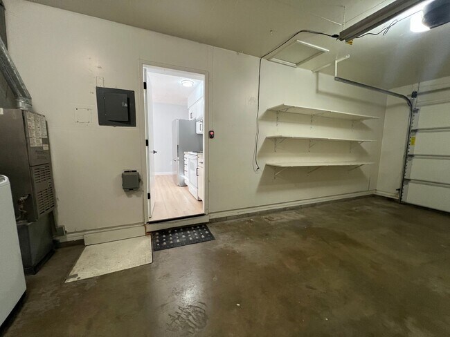 Building Photo - 928-932 N 6th Street