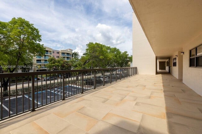 Building Photo - 200 Golden Isles Dr