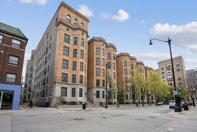 Building Photo - 550 W Surf St