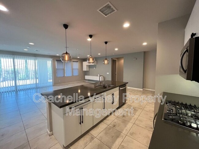 Building Photo - 74374 Xavier Ct