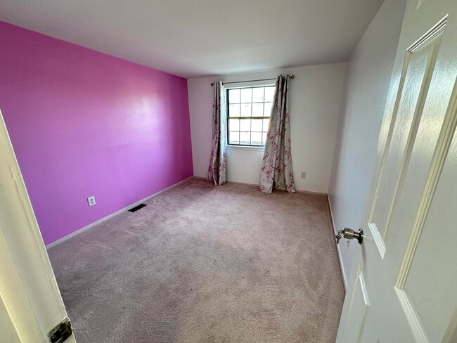 Building Photo - 1891 Vine Way Dr