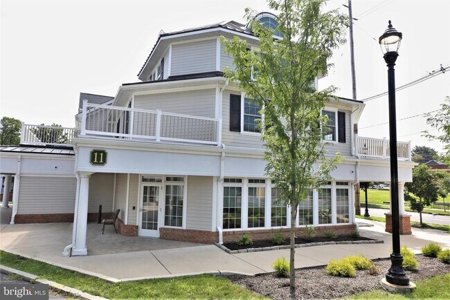Building Photo - 11 Cranbury Rd