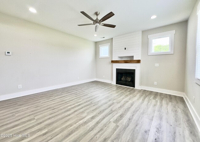 Building Photo - 102 Bogue Harbor Ct