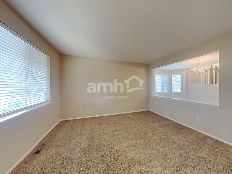 Building Photo - 2854 Night Song Way