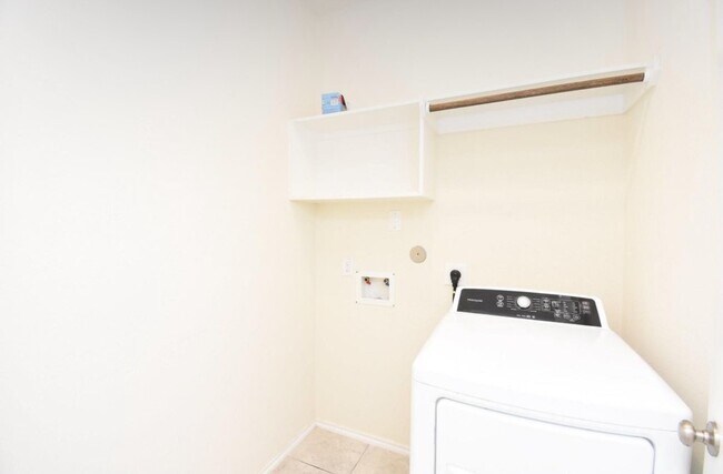 Building Photo - 9431 Summer River Dr