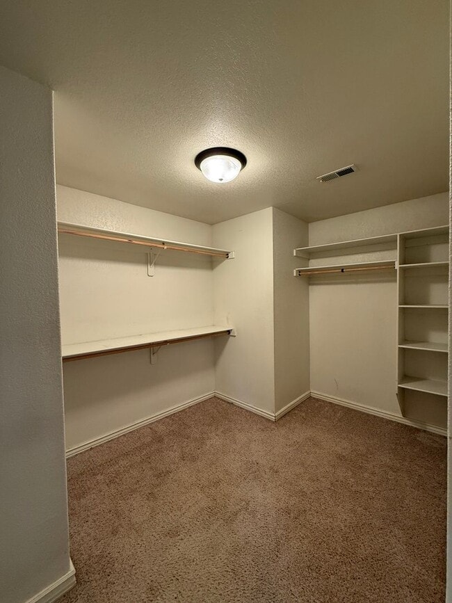 Building Photo - Now Pre-leasing for Mid-April